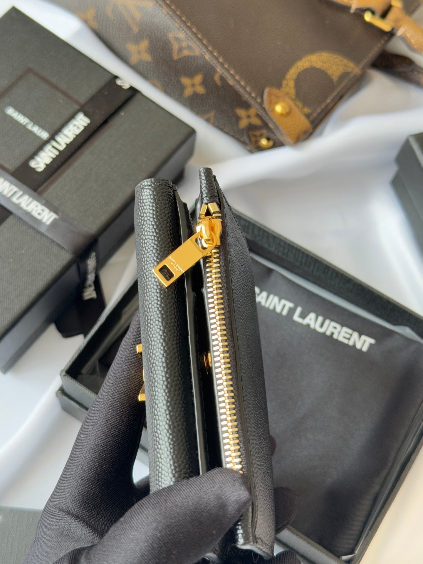 YSL Tri-fold Portefeuille Noir Doré Cowhide 242754
