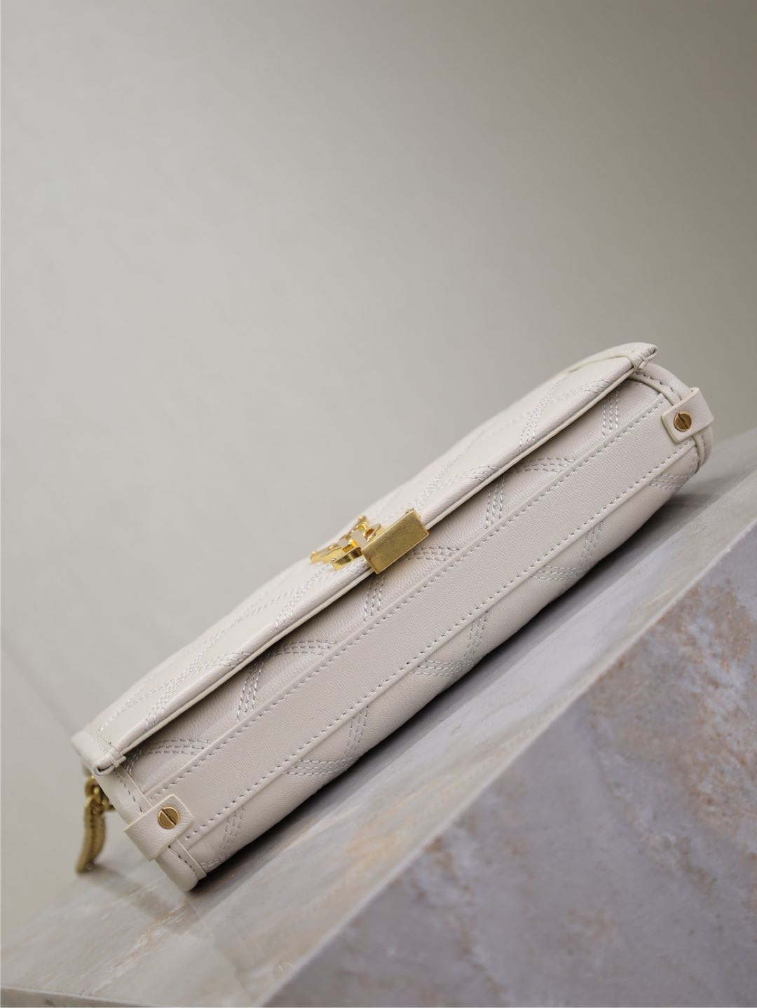 BECKY 22 IN Blanc QUILTED LAMBSKIN Finitions dorées