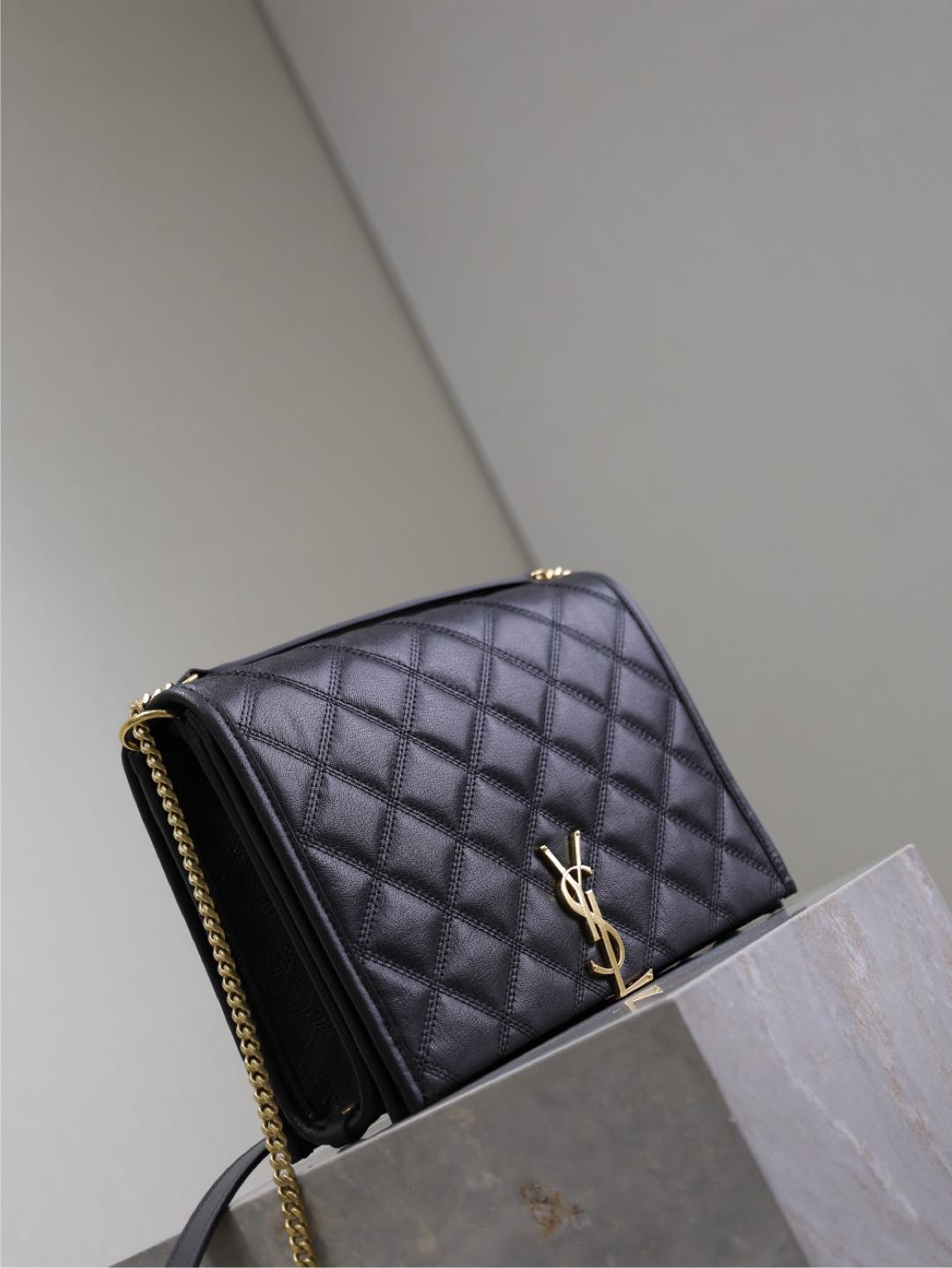 BECKY 26 IN BLACK QUILTED LAMBSKIN GOLD HARDWARE - Image du produit 2