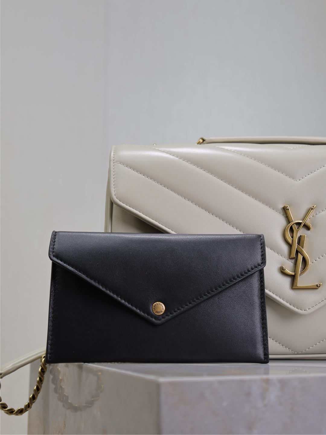 LOULOU MEDIUM 29 IN WHITE SHEEPSKIN GOLD HARDWARE - Image du produit 2