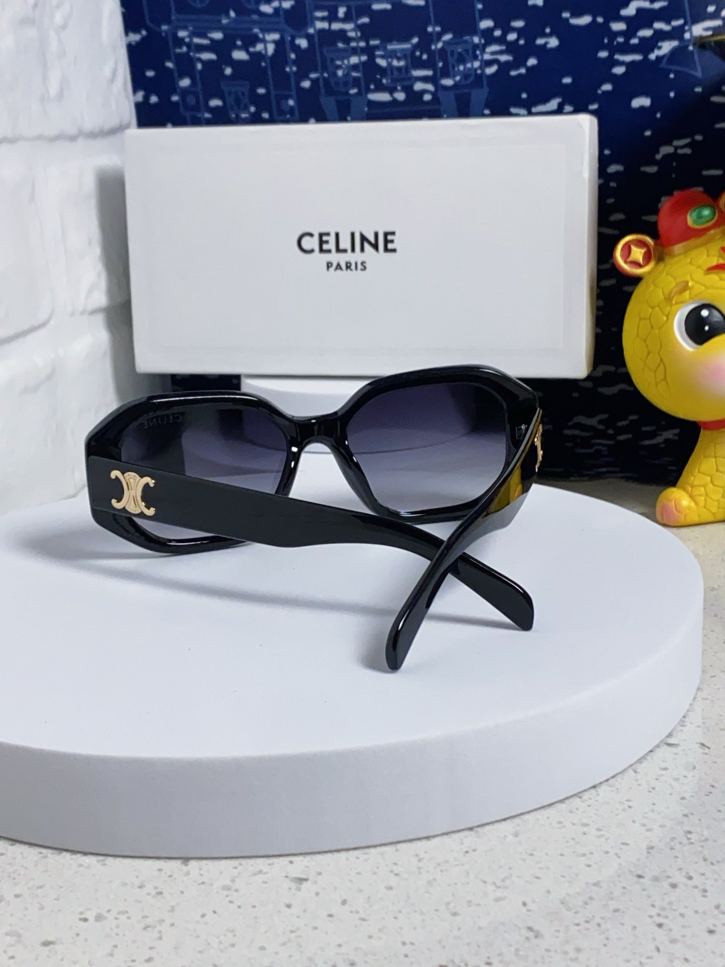 Triomphe Square Sunglass 566743 IN Black Acetate Gradient Smoke Lenses