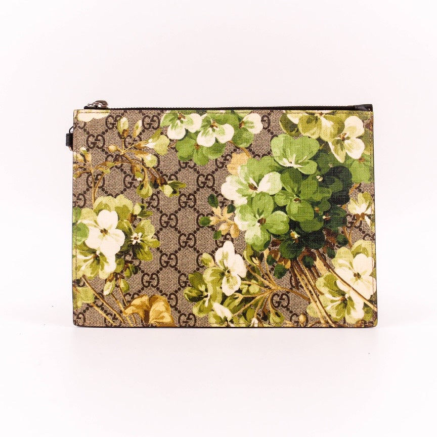 Gucci Beige Floral Print GG Supreme Canvas Clutch Small | Studio Nafay