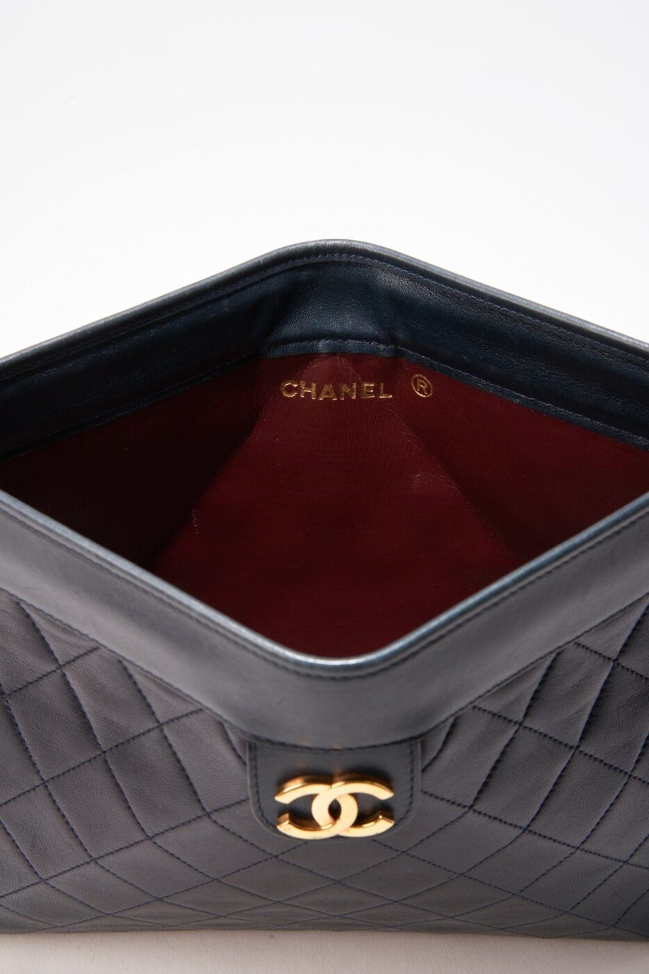 Chanel Marineblaue Leder Clutch mit vergoldeter Hardware