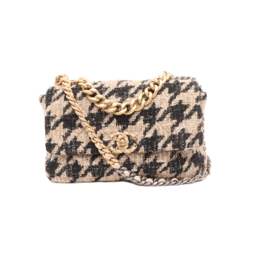 CHANEL CHANEL 19 Medium Flap Bag in 19K Beige Black Houndstooth Tweed | Studio Nafay