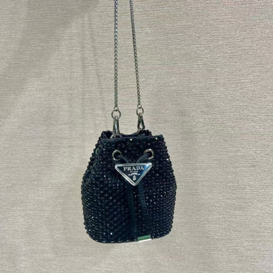 Bottega Veneta Pouch black bag – front view
