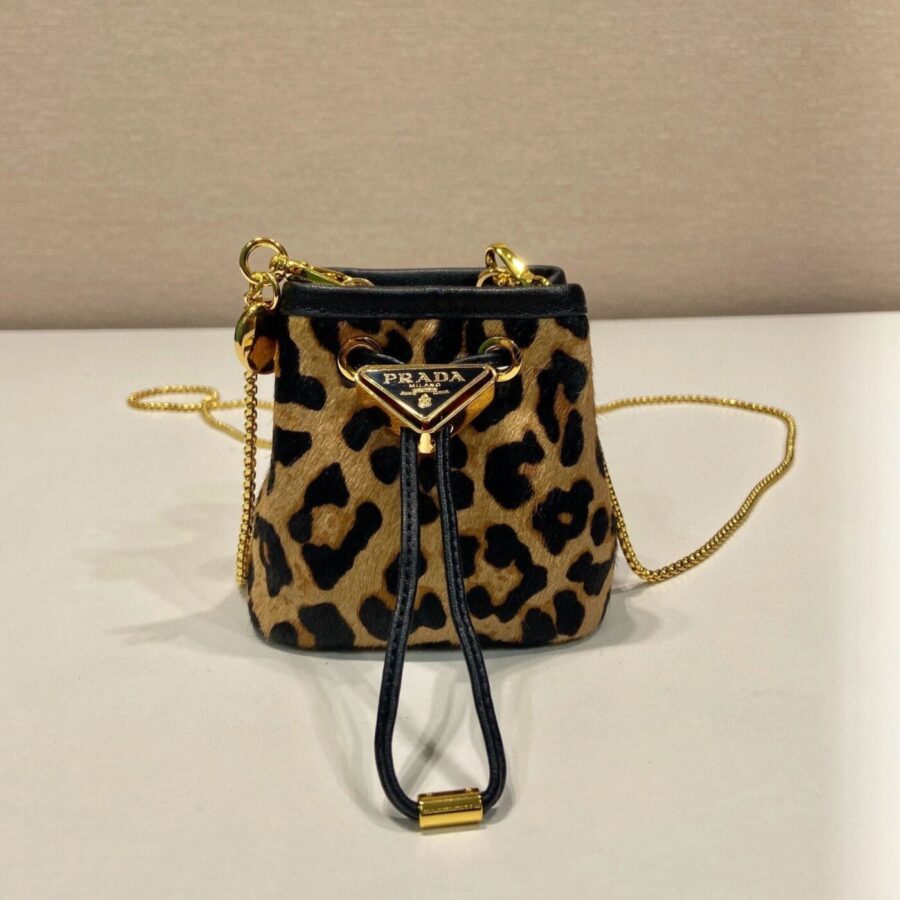Bottega Veneta Pouch black bag – front view