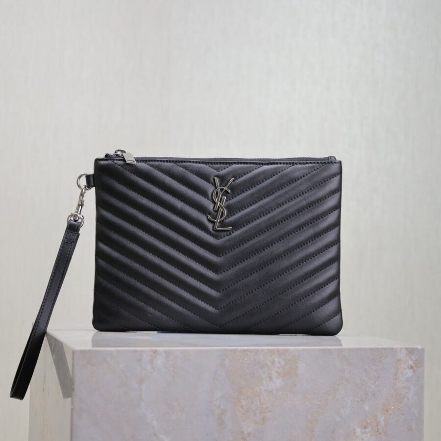 CLUTCH 24 IN BLACK QUILTED CALFSKIN SILVER BUCKLE | Studio Nafay