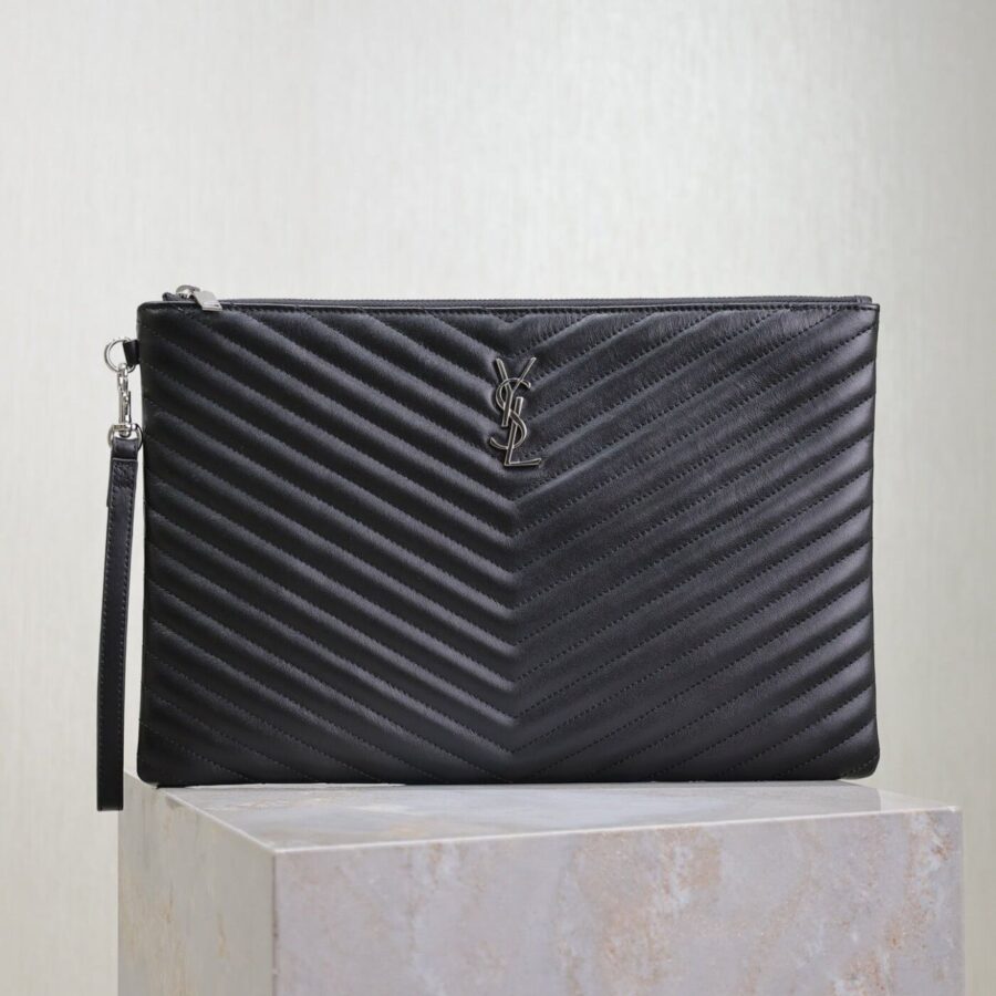 CLUTCH 36 IN BLACK QUILTED CALFSKIN SILVER BUCKLE | Studio Nafay