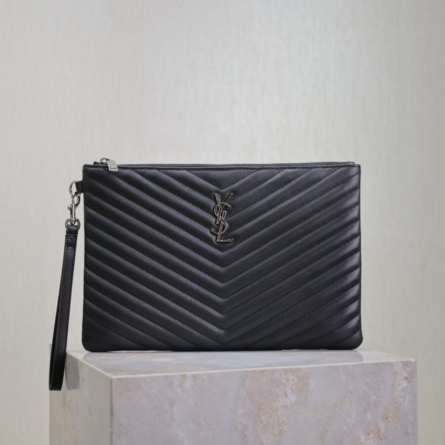 CLUTCH 30 IN BLACK QUILTED CALFSKIN SILVER BUCKLE | Studio Nafay