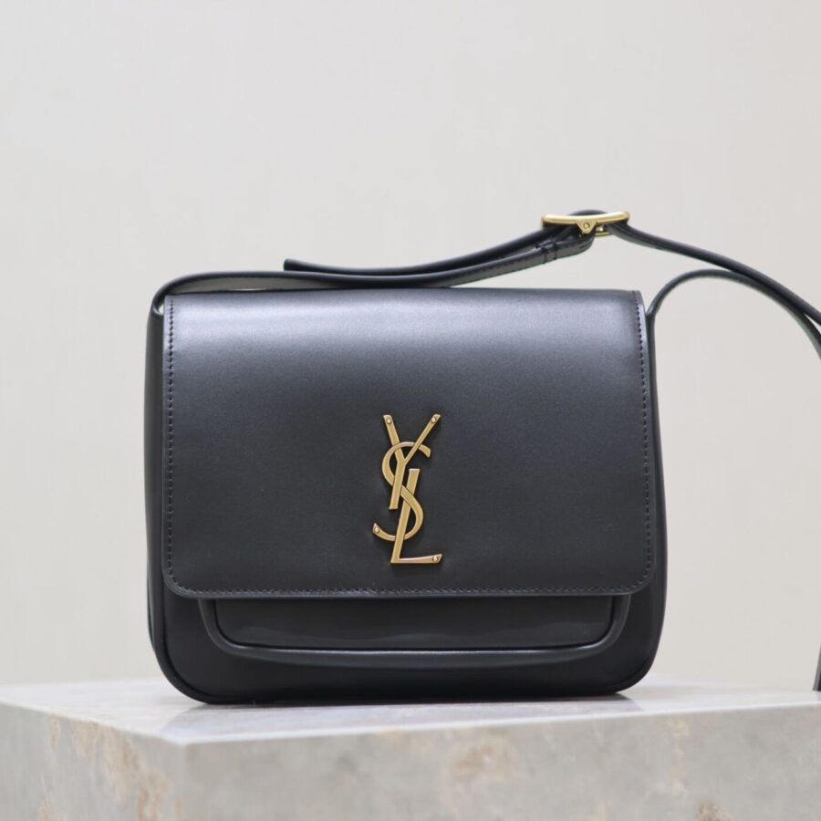 NIKI BABY 22 IN BLACK CALFSKIN GOLD LOGO | Studio Nafay