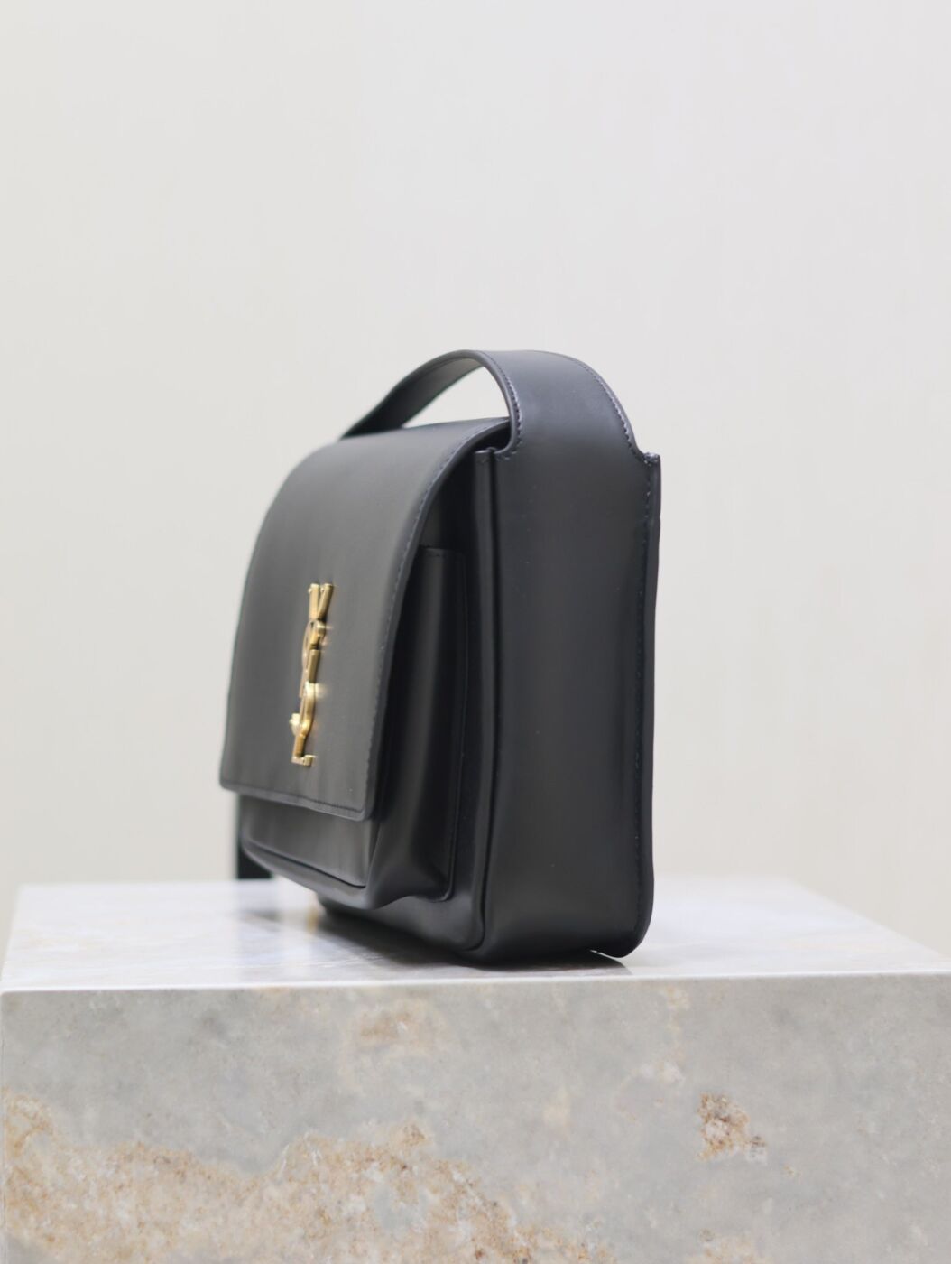 NIKI BABY 22 IN SCHWARZ CALFSKIN GOLD LOGO