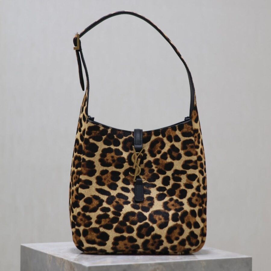 LE 5 À 7 SMALL SUPPLE 23 IN LEOPARD PRINT CALFSKIN | Studio Nafay