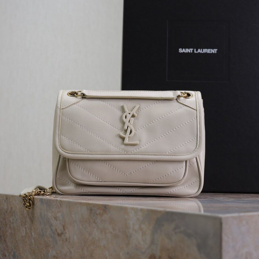 NIKI BABY 22 IN RICE WHITE LAMBSKIN GOLD CHAIN | Studio Nafay
