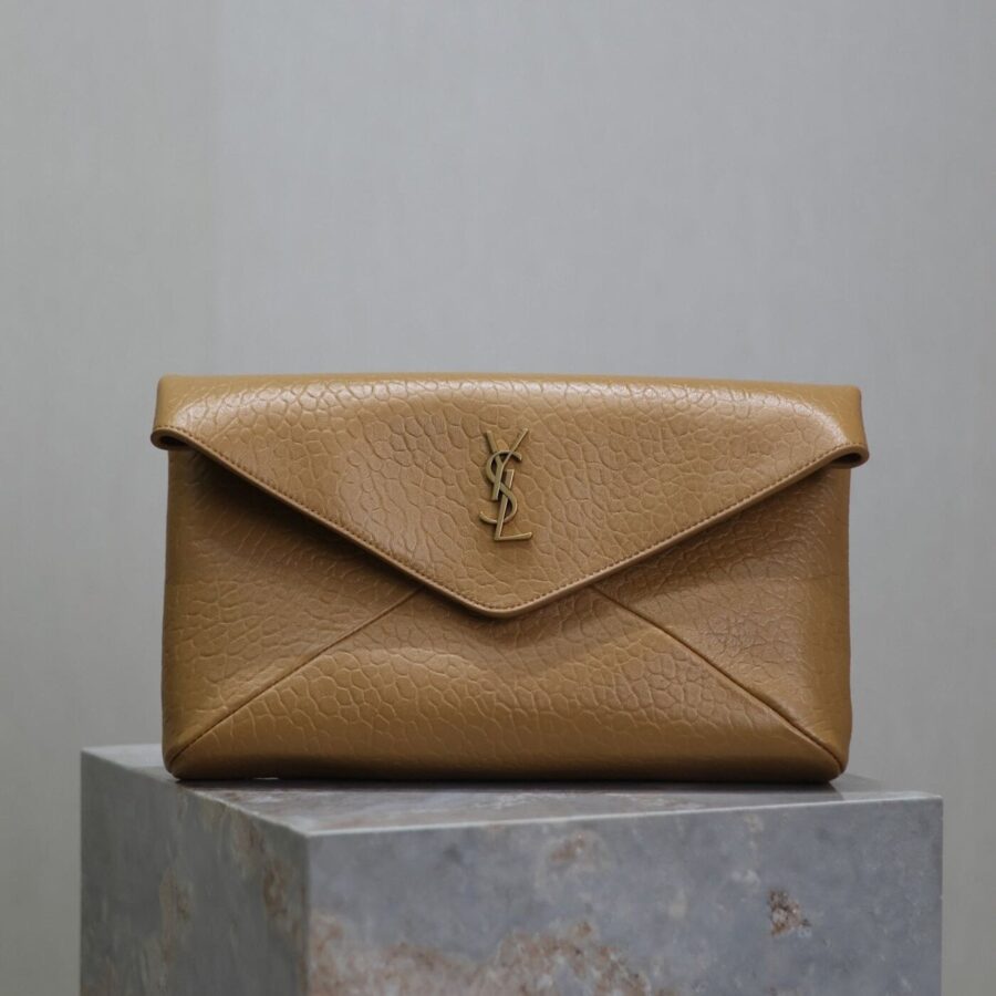 ENVELOPE CLUTCH 29 IN EARTHY YELLOW LAMBSKIN COPPER LOGO | Studio Nafay