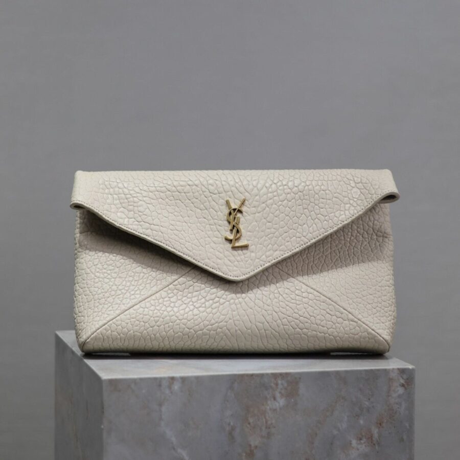 ENVELOPE CLUTCH 29 IN WHITE LAMBSKIN COPPER LOGO | Studio Nafay