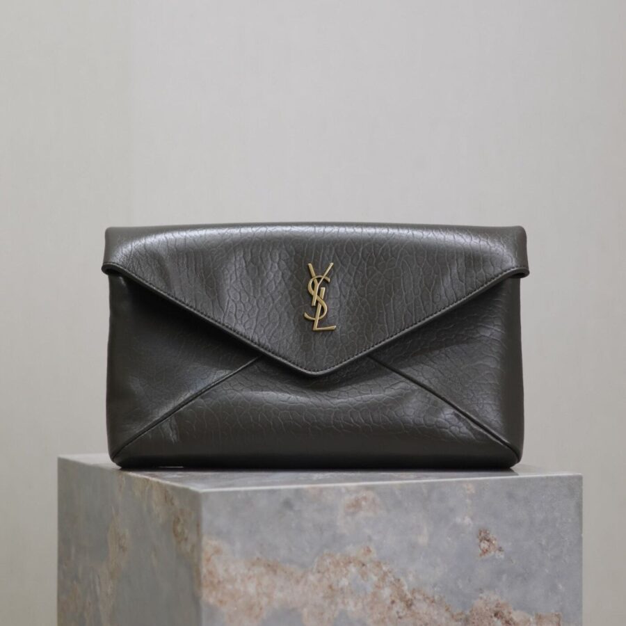 ENVELOPE CLUTCH 29 IN KOMBU GREEN LAMBSKIN COPPER LOGO | Studio Nafay