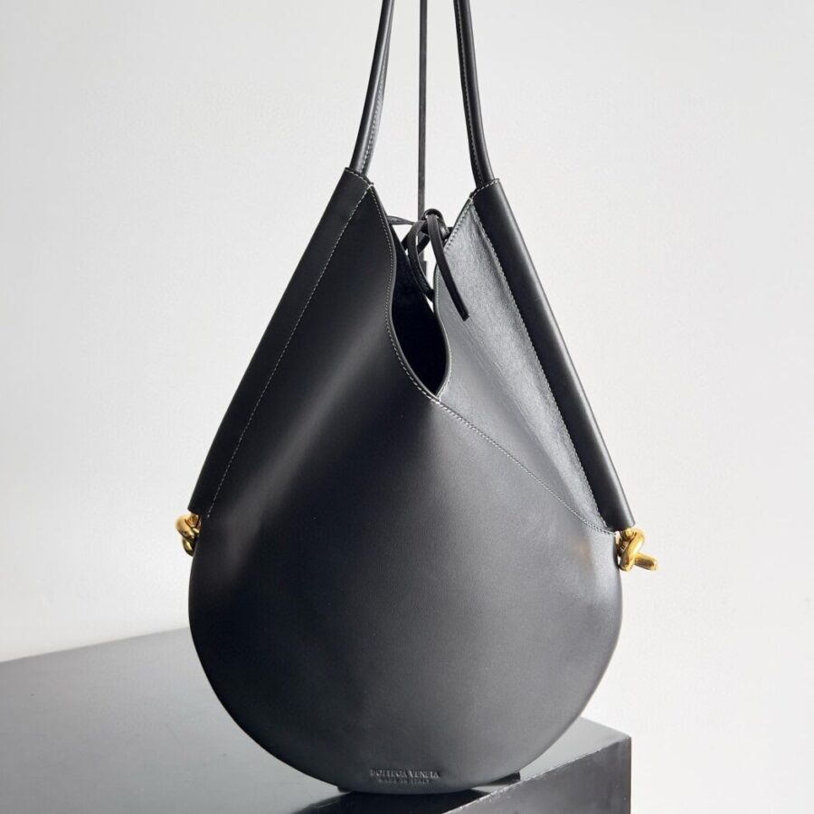 MEDIUM SOLSTICE 44 BLACK LAMBSKIN 74025 | Studio Nafay