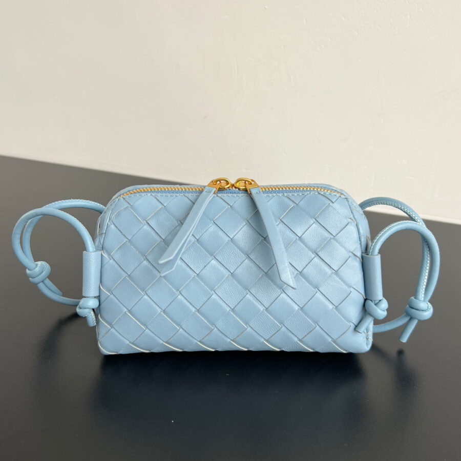 BV Concert Pouch 18.5cm Cloud Blue Lambskin | Studio Nafay