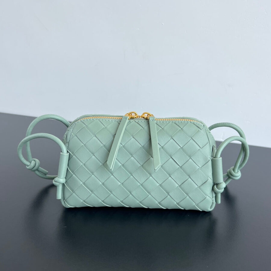 BV Concert Pouch 18.5cm Light Green Lambskin | Studio Nafay