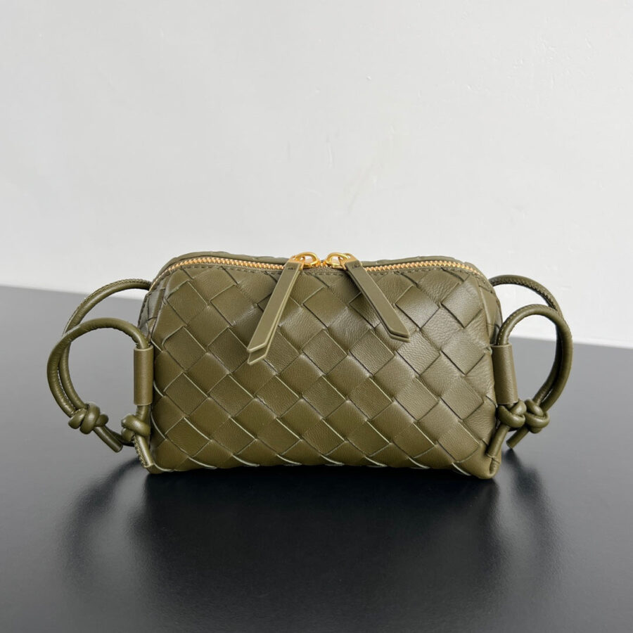 BV Concert Pouch 18.5cm Khaki Lambskin | Studio Nafay
