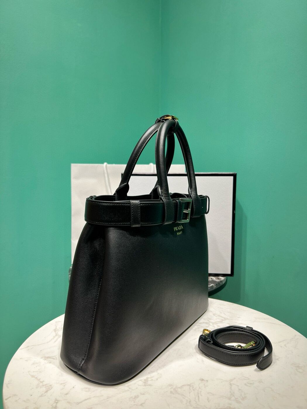 Pra Buckle Moyen 35cm Noir Cuir de veau Finitions dorées